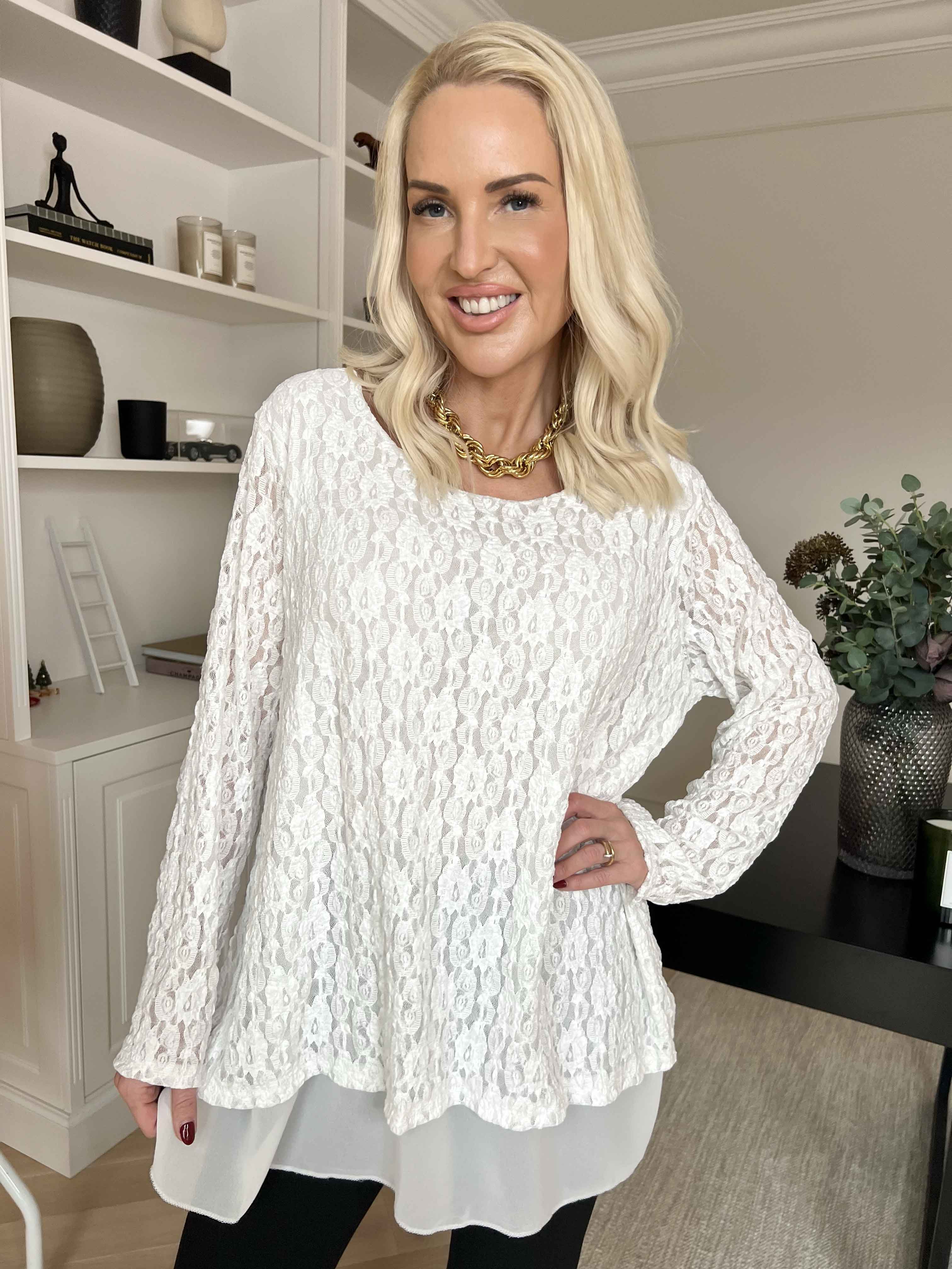 Candidas - Sød blondetunika med chiffonlag